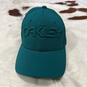 Like New✨ OAKLEY Classic Low Fit Cap